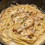 Crockpot Knoflook Parmezaan Kip Pasta – Romige slowcooker maaltijd met kip, kaas en knoflook. Perfect voor drukke doordeweekse dagen.