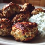 Griekse Kipgehaktballen met Zelfgemaakte Tzatziki Saus