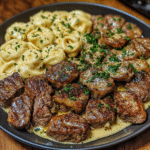 Knoflook Boter Steakstukjes en Aardappelpuree – makkelijk en smaakvol recept voor comfortfood dat elke tafel omtovert tot een feestmaal