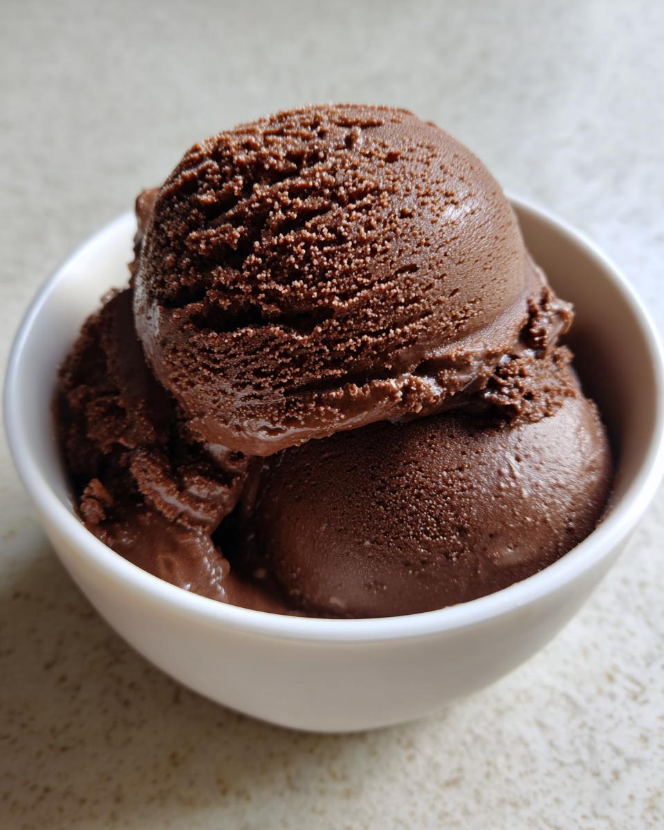 No Churn Chocolate Ice Cream - detail 1
