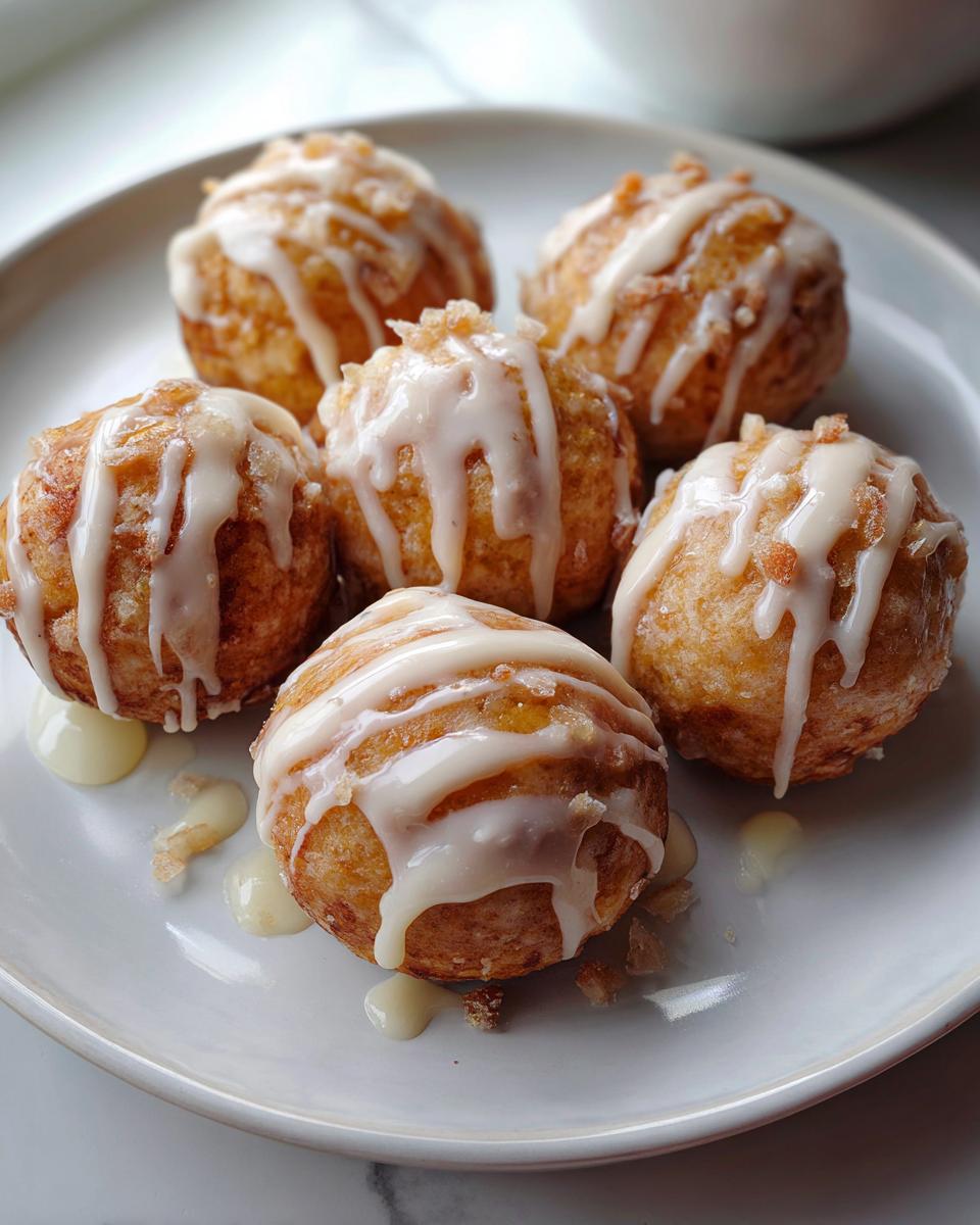 Peach Pie Bombs with Vanilla Glaze - detail 2