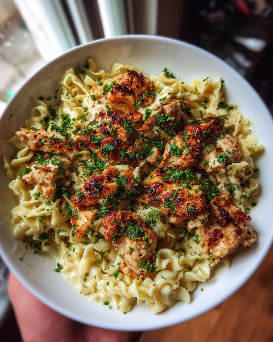 Creamy Garlic Chicken with Buttered Noodles - detail 4